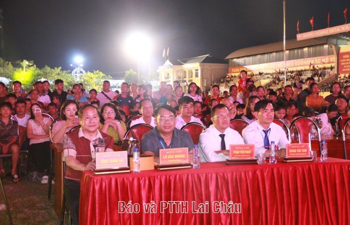 Các đại biểu tham dự chương trinh trao giải.