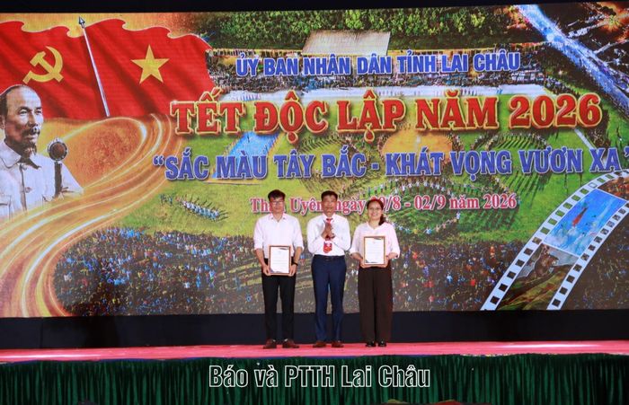 ... trao 2 giải phụ cho các đơn vị, cá nhân tham gia cuộc thi.