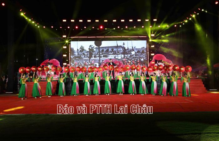 Các tiết mục văn nghệ tại chương trình.