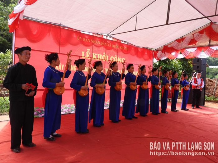 Tiết mục văn nghệ hát then chào mừng lễ khởi công