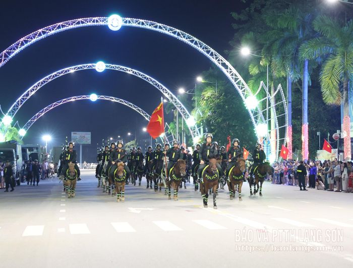 Đoàn CSCĐ Kỵ binh biểu diễn trong buổi tập luyện tối 31/8/2026