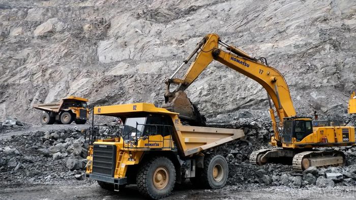 Không khí lao động diễn ra hối hả trên các khai trường trong dịp nghỉ lễ 2/9.