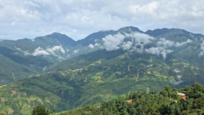 Toàn cảnh trung tâm xã vùng cao Chế Tạo, tỉnh Lào Cai.