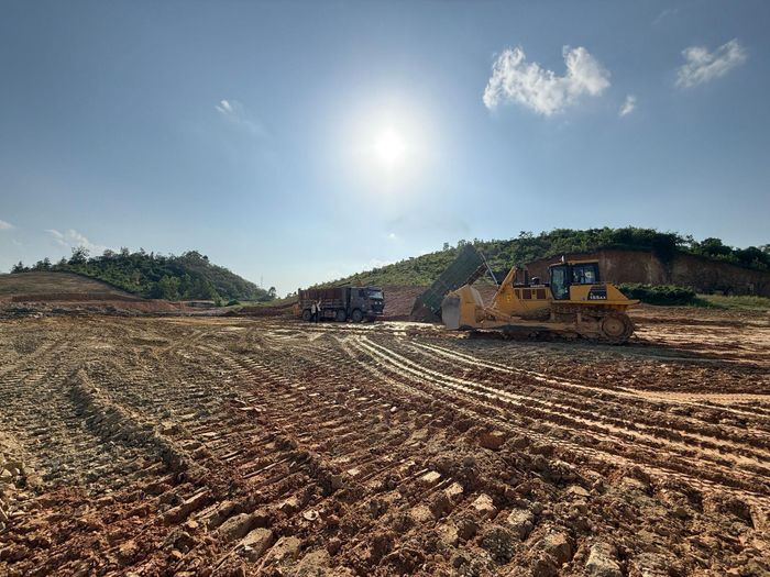 Từ tháng 7, nhà thầu Sơn Hải cùng các đơn vị đã đưa máy móc cơ giới vào thi công một số hạng mục