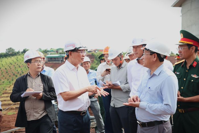 Chủ tịch UBND tỉnh Hồ Văn Mười kiểm tra thực tế triển khai xây dựng Trường Phổ thông nội trú liên cấp Quảng Trực