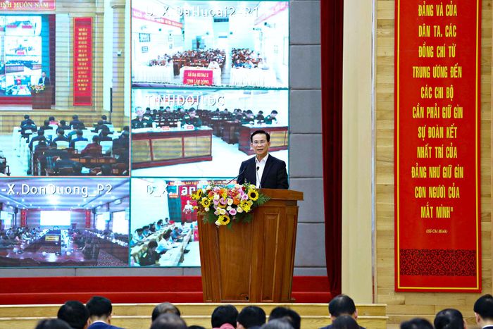 Chủ tịch UBND tỉnh Lâm Đồng Hồ Văn Mười quán triệt Nghị quyết số 22-NQ/TW về Chiến lược An ninh quốc gia ngày 27/8/2026 (Ảnh: Chính Thành)