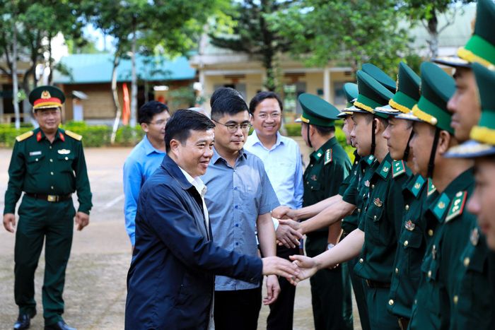 Bí thư Tỉnh ủy Lâm Đồng Y Thanh Hà Niê Kđăm thăm hỏi, động viên lực lượng biên phòng khu vực phía Tây