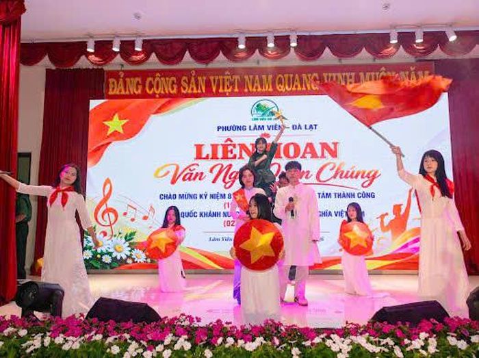 Nhiều ca khúc cách mạng, ca ngợi Đảng, Bác Hồ, khơi dậy tình yêu quê hương đất nước được các bạn trẻ hưởng ứng