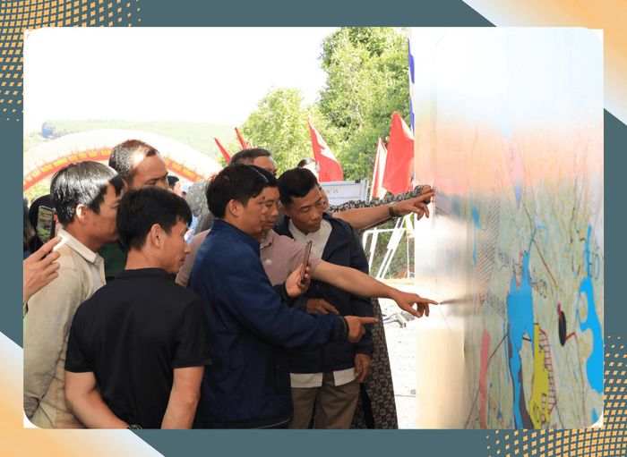 Người dân khu vực xã Quảng Tín ủng hộ và theo dõi sơ đồ tuyến cao tốc Gia Nghĩa - Chơn Thành