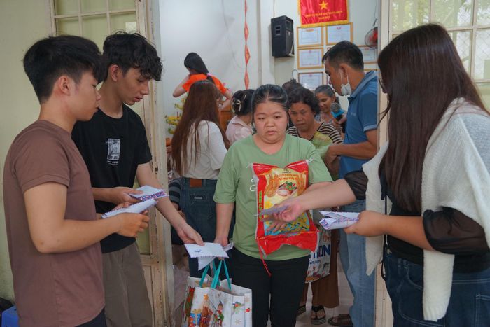 Sự hỗ trợ của các tổ chức, cá nhân đã góp phần chăm lo đời sống của hội viên người mù