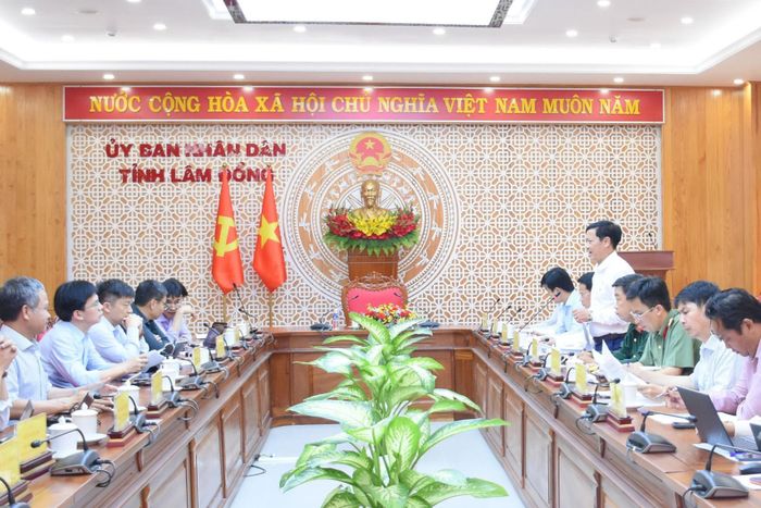 UBND tỉnh Lâm Đồng làm việc với EVNGENCO1 về việc đề xuất các dự án điện mặt trời nổi vào tháng 5/2026
