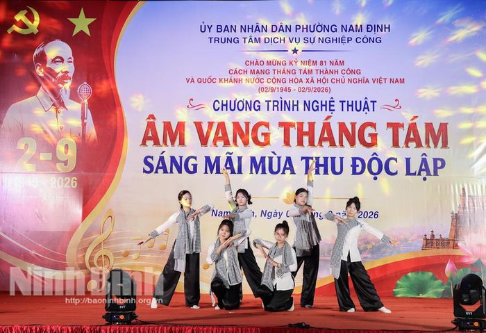 Các ca khúc cách mạng được thể hiện thành công tại chương trình.