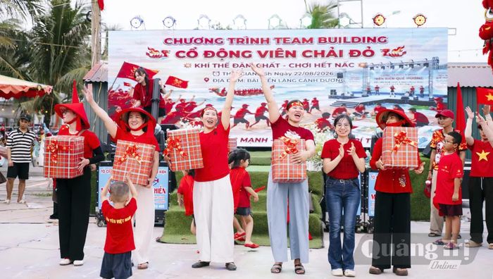 Những hoạt động bên lề mang lại không khí vui tươi, phấn khởi trước ngày hội - Ảnh: N.M