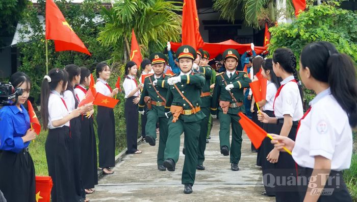 Lễ truy điệu và an táng được tổ chức trang nghiêm, xúc động - Ảnh: N.M