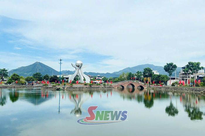 Xã Phù Yên rực rỡ cờ hoa đón Tết Độc lập.