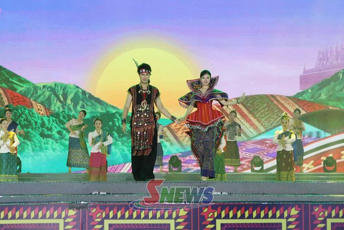Bộ trang phục có thiết kế ấn tượng.