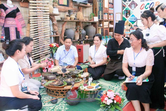 Mâm cỗ của xã Mường Chanh.