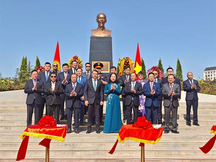 Phó Chủ tịch nước Võ Thị Ánh Xuân và các đại biểu tại buổi lễ.