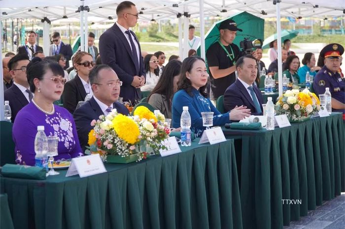 Phó Chủ tịch nước Võ Thị Ánh Xuân và các đại biểu dự buổi lễ.