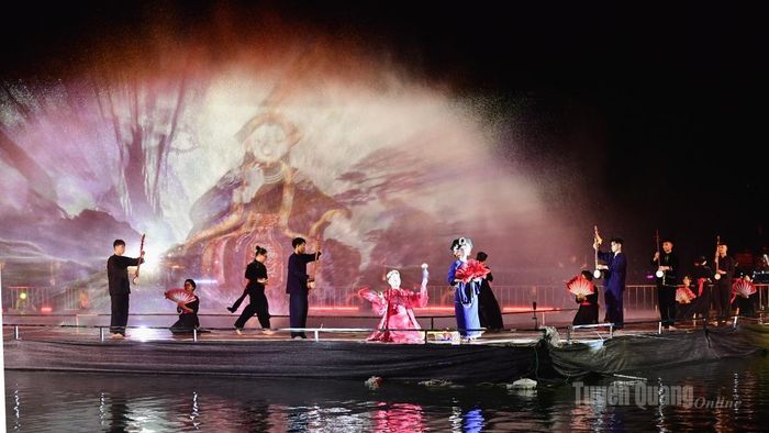 Màn nghệ thuật kết hợp giữa ánh sáng, nước và âm thanh tạo nên điểm nhấn của chương trình.