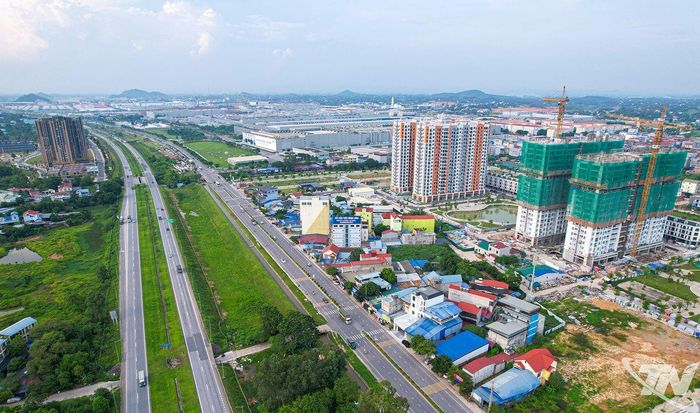 Thái Nguyên đang triển khai 13 dự án nhà ở xã hội với quy mô khoảng 12.500 căn, hướng tới mục tiêu 60.000 căn vào năm 2030, giúp ổn định đời sống người lao động tại các khu công nghiệp. Trong ảnh: Các dự án nhà ở xã hội đang triển khai tại Khu công nghiệp Yên Bình.