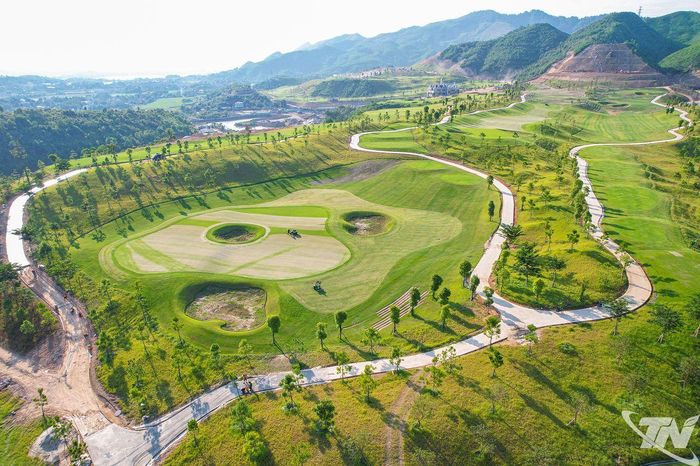 Theo quy hoạch đến năm 2050, Thái Nguyên có 13 sân golf. Đến nay, 3 dự án đã hoạt động, góp phần đa dạng hóa sản phẩm du lịch. Trong ảnh: Dự án sân golf Tân Thái tại xã Đại Phúc cơ bản hoàn thành giai đoạn 1.