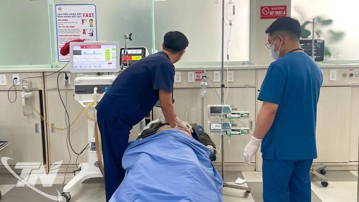 Một ca xử trí cấp cứu tại Khoa Cấp cứu, Bệnh viện Trung ương Thái Nguyên trong đợt nghỉ Lễ 2-9.