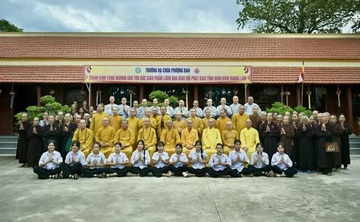 Lưu niệm cùng 38 hành giả Tăng Ni an cư và Phật tử trường hạ chùa Phượng Ban 