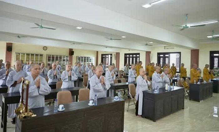 69 Tăng Ni hành giả an cư trường hạ chùa Kim Liên thành kính đón nhận lời sách tấn của Hòa thượng Thích Quảng Hà