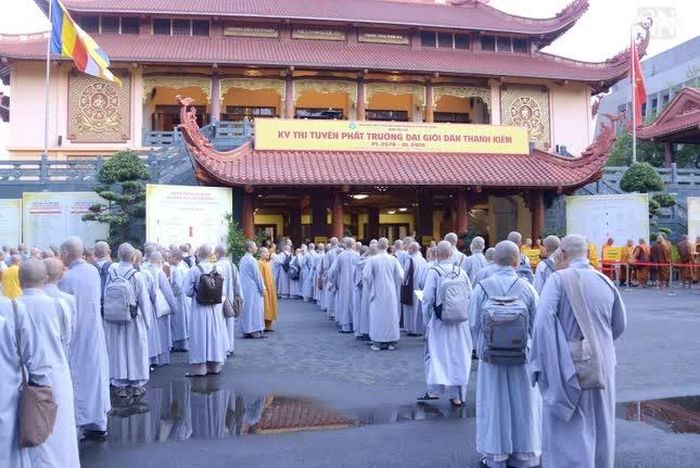 Giới tử vân tập tại Việt Nam Quốc Tự tham gia kỳ tuyển Phật trường Đại giới đàn Thanh Kiểm