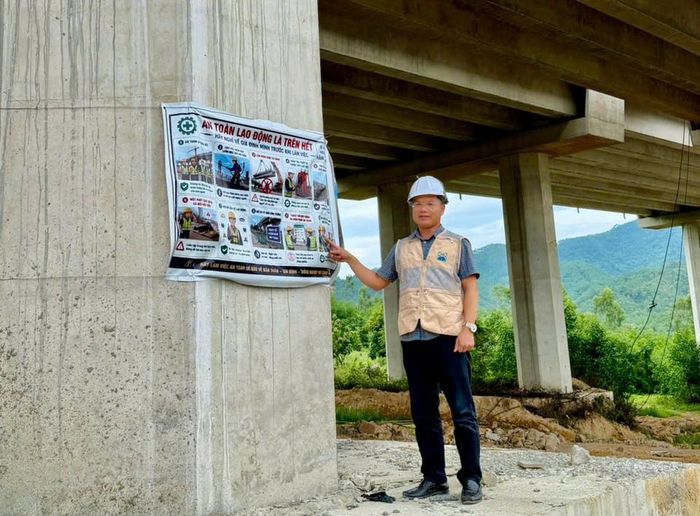 Kỹ sư Nguyễn Trường Giang,Tư vấn giám sát dự án (thuộc Phân viện Miền Trung, Viện Khoa học công nghệ Giao thông vận tải), cho biết: Cũng giống như các nhà thầu, dịp lễ 2/9 năm nay, tư vấn cũng bám công trường, bố trí anh em làm việc như ngày thường. Ngoài ra, trong đợt này chúng tôi sẽ tăng cường giám sát công tác đảm bảo an toàn lao động và chất lượng thi công các hạng mục.