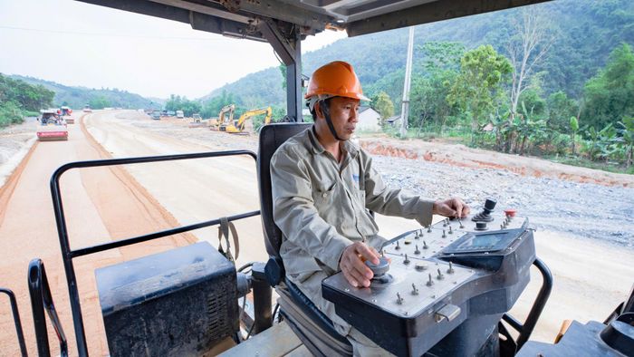 Vượt nhiều thách thức, tiến độ tổng thể của dự án đang sớm hơn khoảng 6 tháng so với kế hoạch ban đầu. Chính quyền hai tỉnh Lạng Sơn, Cao Bằng cùng liên danh nhà đầu tư, doanh nghiệp dự án cao tốc Đồng Đăng - Trà Lĩnh đang phấn đấu hoàn thành 93km thuộc giai đoạn 1 và giai đoạn 2 trước ngày 30/4/2027; hoàn thành toàn bộ khối lượng nối tuyến đến cửa khẩu Trà Lĩnh trong quý I/2028.
