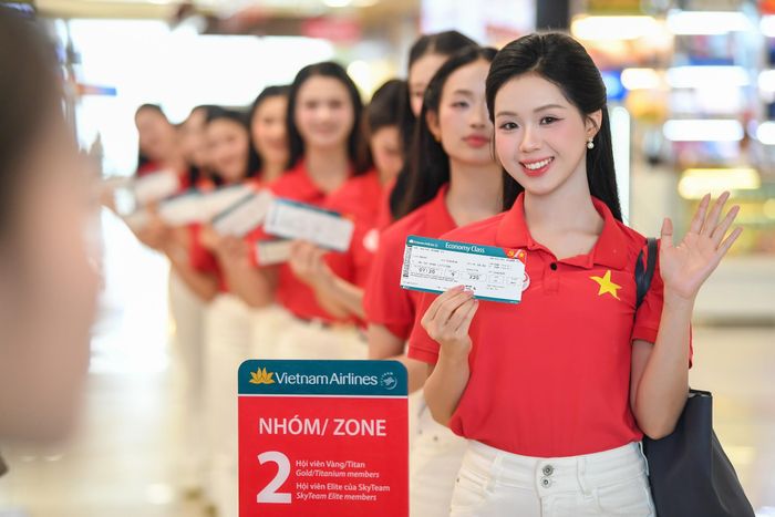 Đồng hành trên chuyến bay có các thí sinh Hoa hậu Việt Nam 2026.