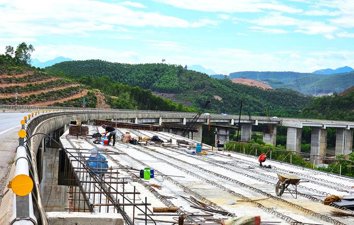 Trong các ngày lễ, đơn vị đều có chế độ bồi dưỡng, tăng lương ngày công lên gấp đôi để kịp thời động viên tinh thần kỹ sư, công nhân bám trụ công trường.