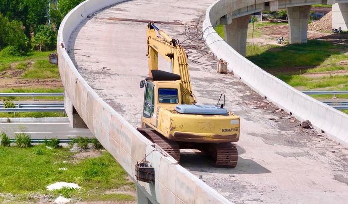 Nhiều dự án xe máy thiết bị đồng loạt tăng tốc đẩy nhanh thi công.