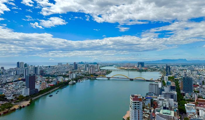 Sau hơn 50 năm phát triển, hạ tầng đô thị Việt Nam từng bước được đầu tư đồng bộ, hiện đại, tạo nền tảng nâng cao chất lượng sống và diện mạo đô thị (Ảnh: Kim Thoa).