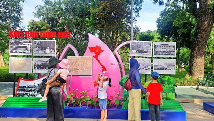 Mô hình “Khát vọng thống nhất”, giới thiệu chặng đường đấu tranh bảo vệ nền độc lập và thống nhất đất nước dưới sự lãnh đạo của Chủ tịch Hồ Chí Minh và Đảng Cộng sản Việt Nam.