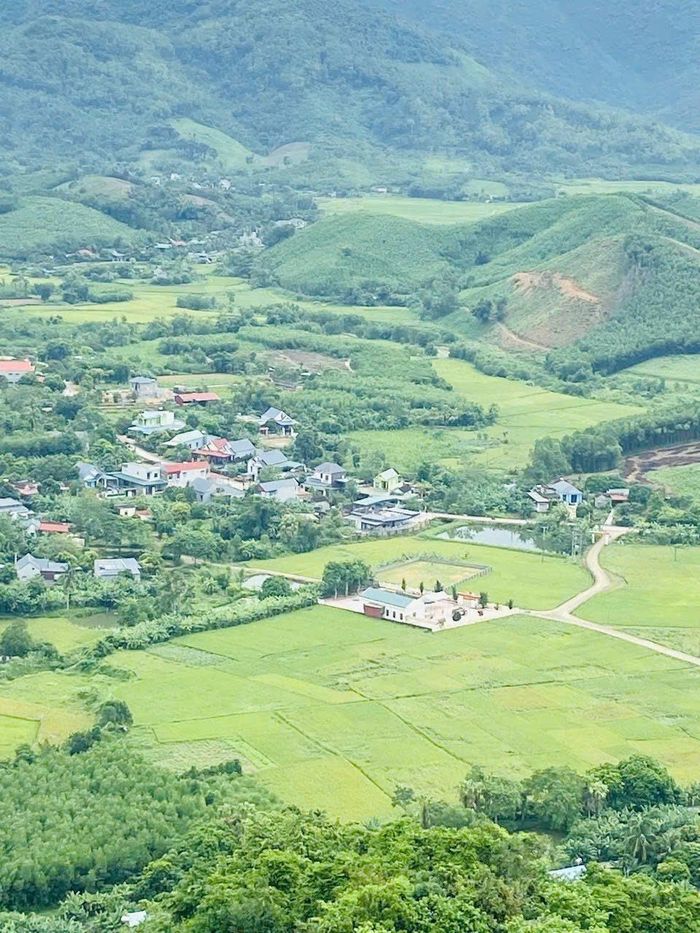 Cảnh quan thiên nhiên Điểm du lịch cộng đồng Đồng Bớp thôn Đồng Tâm nhìn từ trên cao