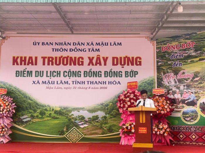 Ông Hoàng Văn Thủy, Phó Bí thư Đảng ủy, Chủ tịch UBND xã Mậu Lâm phát biểu tại buổi Lễ