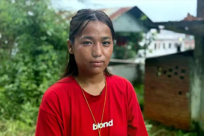 Kopila Tamang mất đi 17 người thân sau trận lũ quét ở biên giới Nepal - Trung Quốc. Ảnh: Rebecca Wright/CNN