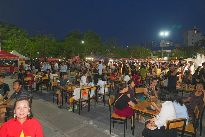 Hải Phòng nâng tầm du lịch ẩm thực khi khai mạc không gian phố đi bộ, ẩm thực đêm.