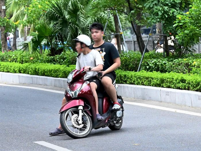 Trường hợp không đội mũ bảo hiểm quay đầu xe bỏ chạy