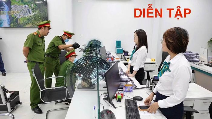 Công an phường Cẩm Lệ chủ động bám địa bàn, nắm tình hình, tổ chức diễn tập phương án xử lý tình huống cướp ngân hàng, góp phần phòng ngừa tội phạm từ sớm, từ cơ sở.