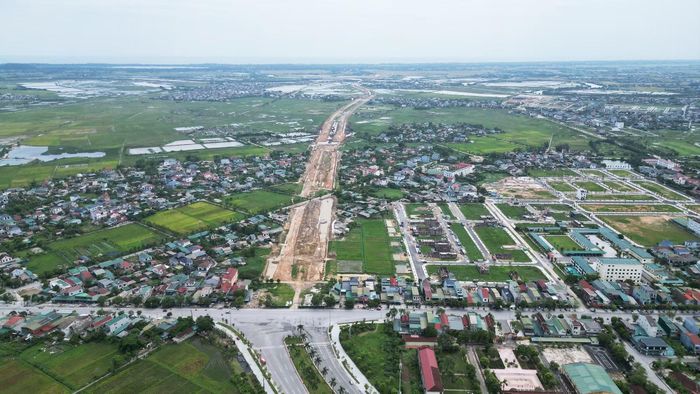 Đường Xô Viết Nghệ Tĩnh kéo dài về phía Đông sau một quãng thời gian bị gián đoạn do vướng mặt bằng, nay đã được tháo gỡ, nhà thầu đang tăng tốc về đích.