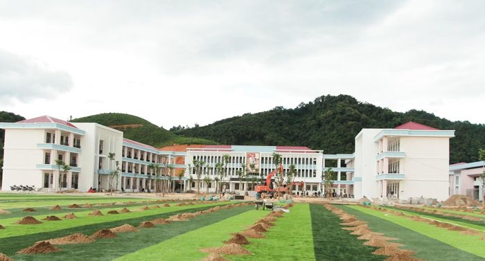 Dự án Trường Phổ thông nội trú TH&THCS Sơn Kim 1 cũng đang hoàn tất những công đoạn cuối cùng để chào mừng năm học mới.