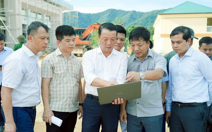 Chủ tịch UBND tỉnh Hà Tĩnh Phan Thiên Định kiểm tra công tác chuẩn bị cho năm học mới tại dự án Trường Phổ thông nội trú liên cấp TH&THCS Sơn Kim 1.
