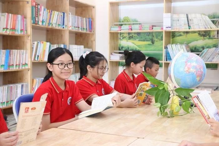 Việc học sinh được tiếp cận SGK miễn phí thông qua mô hình mượn - trả không chỉ tiết kiệm cho ngân sách mà còn giúp hình thành văn hóa chia sẻ ở thế hệ trẻ.