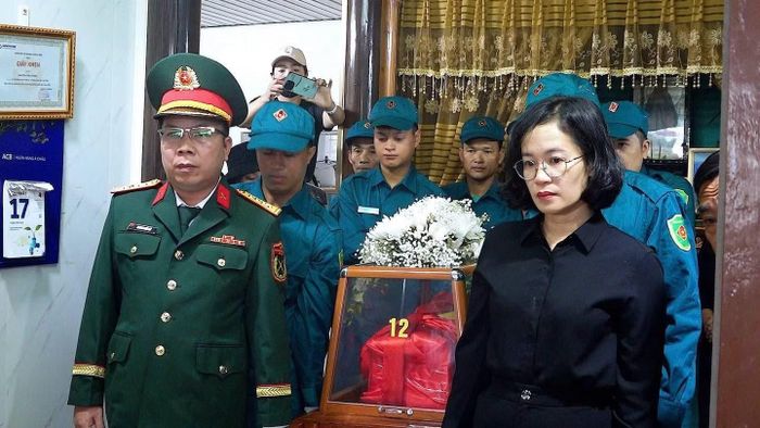 Lễ an táng liệt sĩ Nguyễn Quốc Hội.