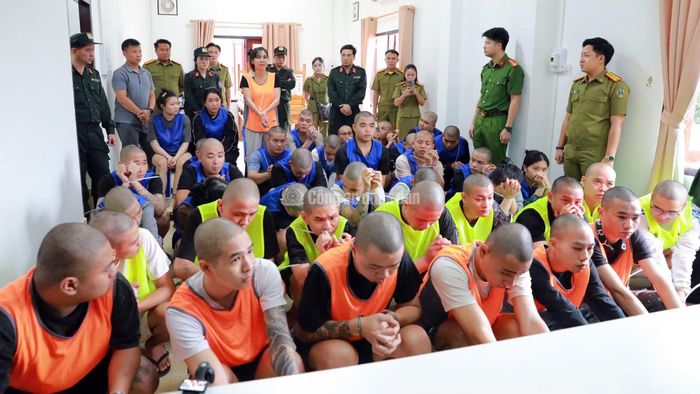 Nhóm đối tượng bị bắt giữ tại Lào rồi di lý về Việt Nam để điều tra, xử lý.