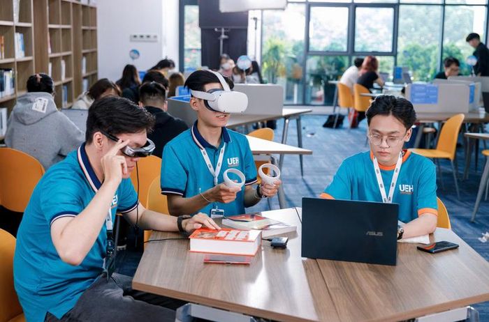 Sinh viên Đại học Kinh tế Thành phố Hồ Chí Minh. Ảnh: UEH